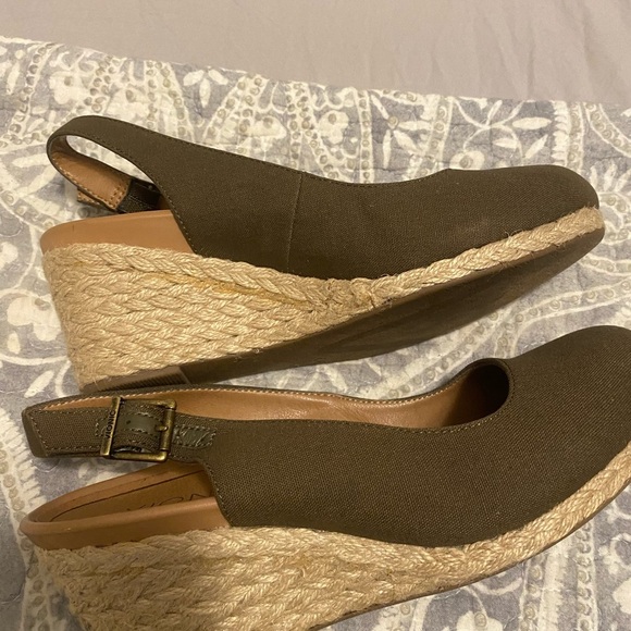 Vionic Canvas Back-Strap Wedges Coralina Olive Sling Back Summer Spring 7.5 Size - Picture 3 of 7